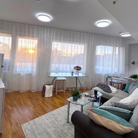 Stella'S Apartment - City Center - Free Secure Parking - Big Sun Terrace - Air Conditioning - Wifi - Tram To The Tallinn Bus Station And Old Town Buitenkant foto