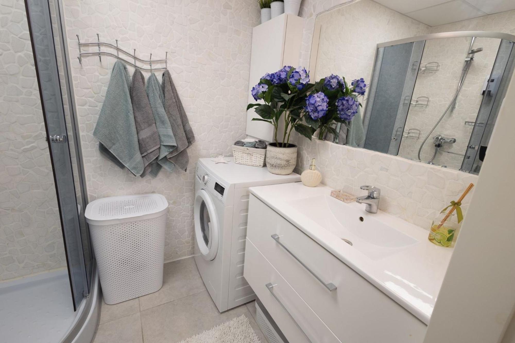 Stella'S Apartment - City Center - Free Secure Parking - Big Sun Terrace - Air Conditioning - Wifi - Tram To The Tallinn Bus Station And Old Town Buitenkant foto