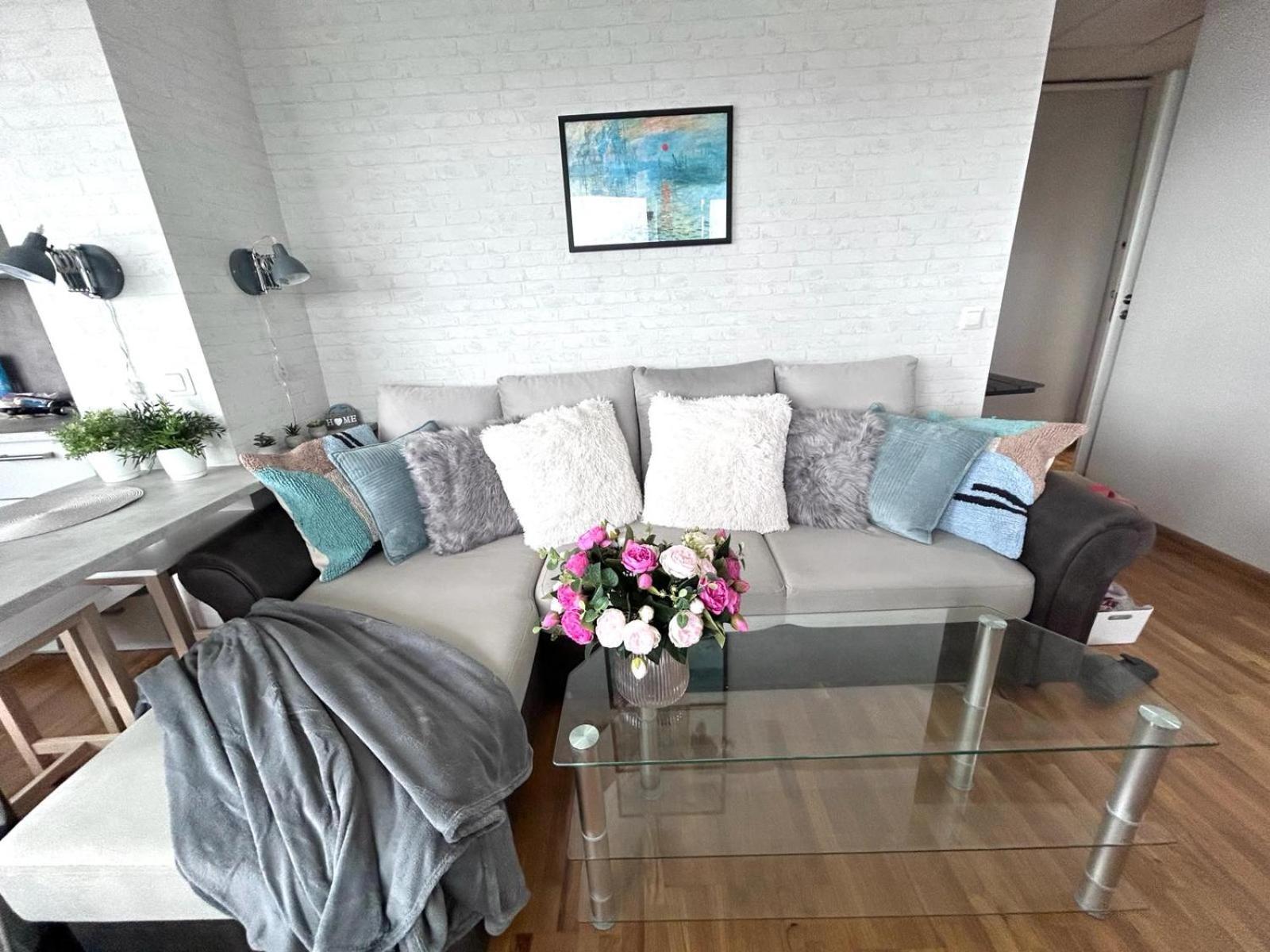 Stella'S Apartment - City Center - Free Secure Parking - Big Sun Terrace - Air Conditioning - Wifi - Tram To The Tallinn Bus Station And Old Town Buitenkant foto