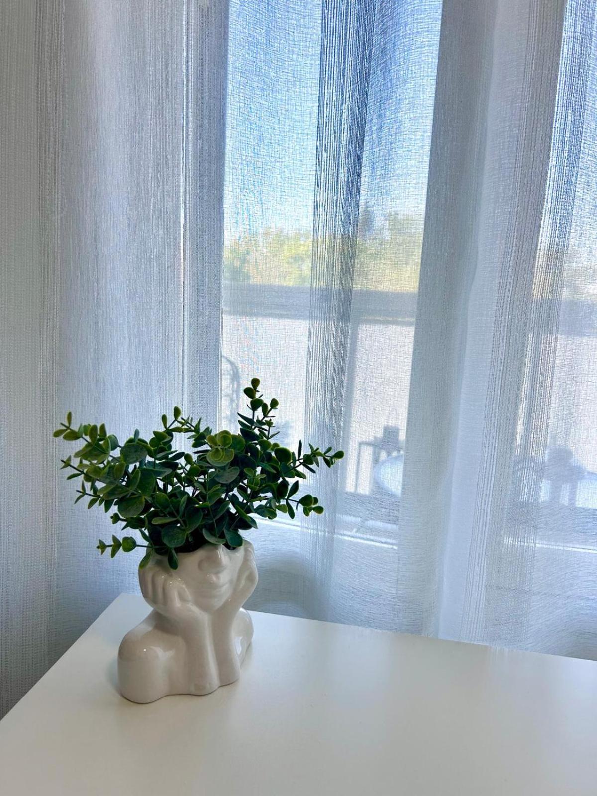 Stella'S Apartment - City Center - Free Secure Parking - Big Sun Terrace - Air Conditioning - Wifi - Tram To The Tallinn Bus Station And Old Town Buitenkant foto