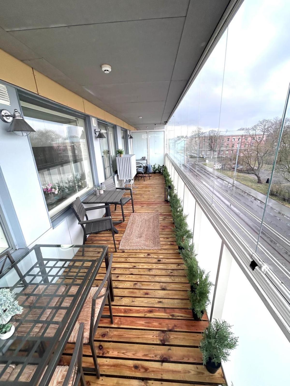 Stella'S Apartment - City Center - Free Secure Parking - Big Sun Terrace - Air Conditioning - Wifi - Tram To The Tallinn Bus Station And Old Town Buitenkant foto