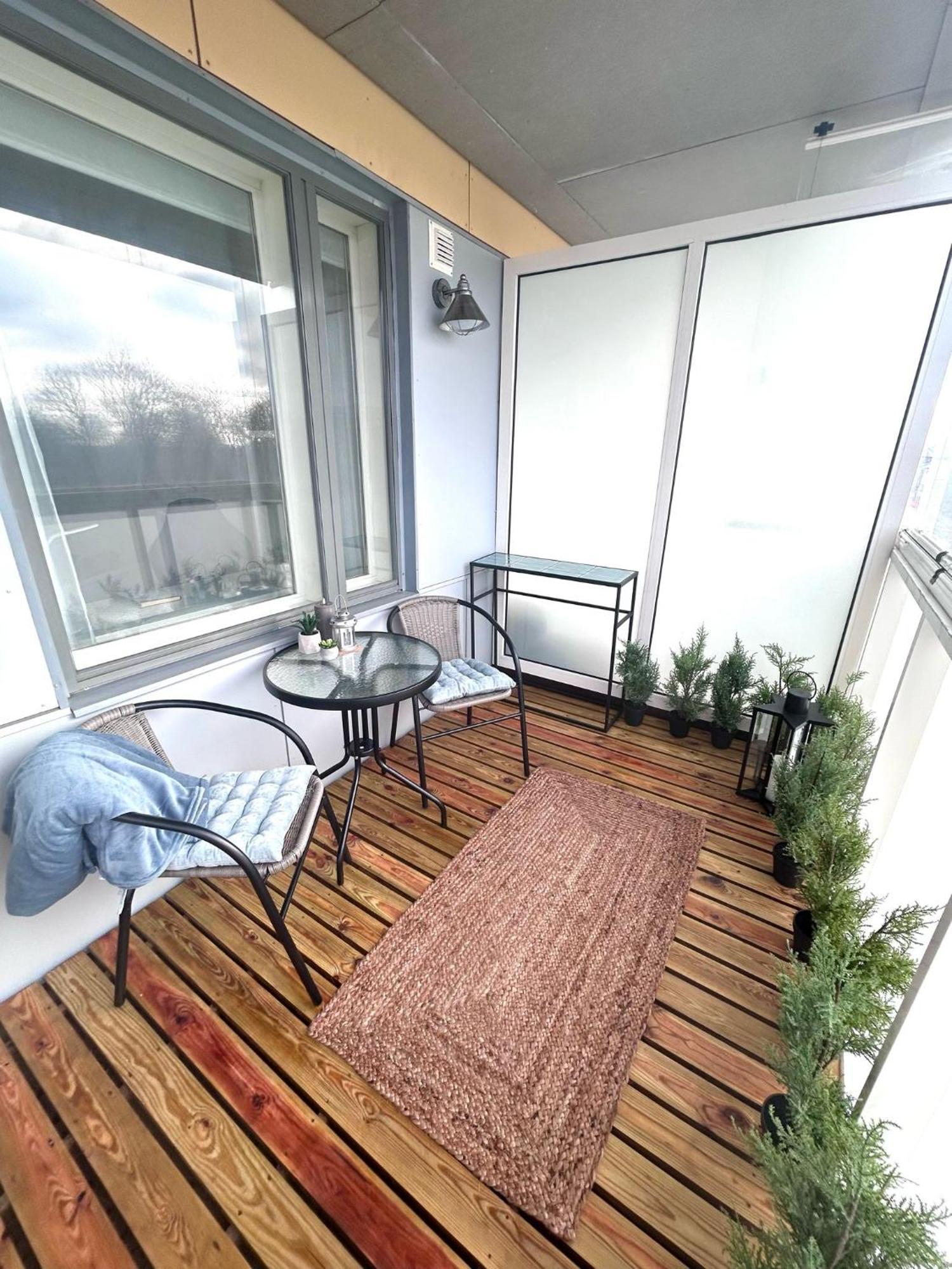 Stella'S Apartment - City Center - Free Secure Parking - Big Sun Terrace - Air Conditioning - Wifi - Tram To The Tallinn Bus Station And Old Town Buitenkant foto