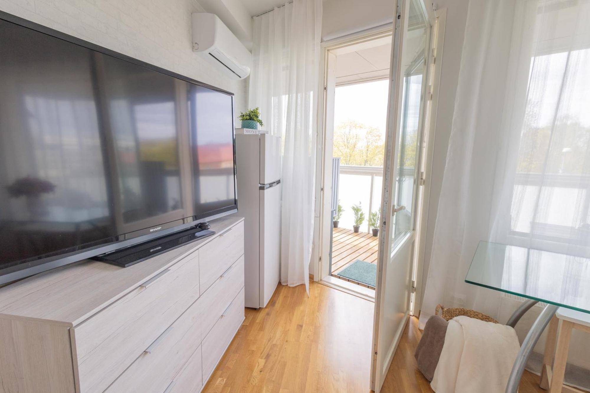 Stella'S Apartment - City Center - Free Secure Parking - Big Sun Terrace - Air Conditioning - Wifi - Tram To The Tallinn Bus Station And Old Town Buitenkant foto